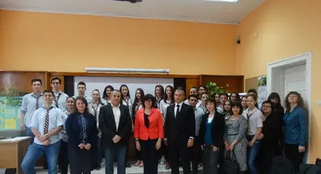 Гимназисти намират свои решения как да спестяват и финансират