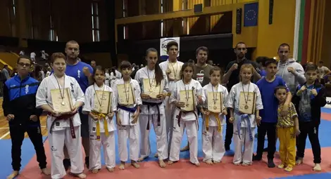 Девет медала от държавно за младите каратисти на &bdquo;Ипон&ldquo;
