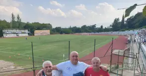 Добра среща, градски! Атанас Тодоров и Юлиян Йорданов си стиснаха ръцете в Сандански