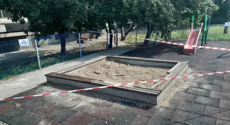 Смениха пясъка на 133 къта за игра на детските площадки в Русе Смениха пясъка на 133 къта за игра на детските площадки в Русе