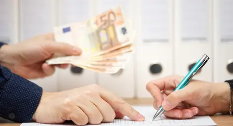 Банките затягат изискванията и вдигат лихвите по кредитите