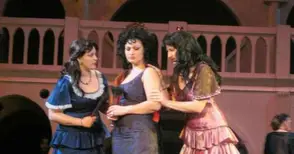 „Кармен“ черпи зрителите в летния театър с чаша вино