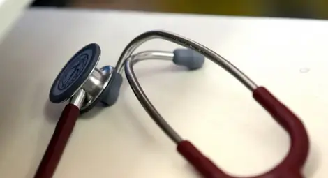 МОН ще плаща допълнителни профилактични прегледи за учителите след COVID-19