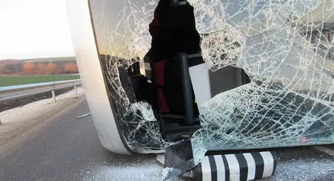 Слyжeбeн автобус нa &bdquo;Линaмap&ldquo; /"Moнтюпe"/, шестима пострадали са откарани в болница