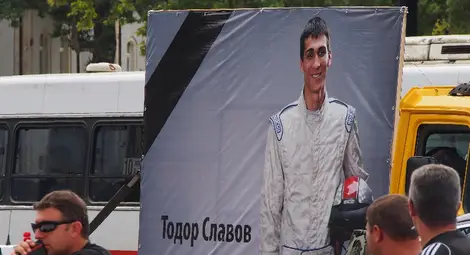 Състезатели от цялата страна изпратиха Тодор Славов в последния му път