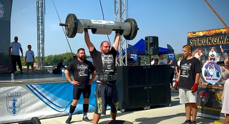 Теглене на 11-тонен камион, носене на кобилицата с тегло 350 кг. и други впечатляващи изпитания в силовото шоу  &bdquo;Strongest men show&ldquo; в Русе /галерия/