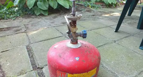 Психотрилър! Крадец залага бомба в обрания апартамент