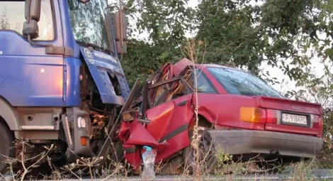 Разследват три версии за смъртта на 70-годишна шофьорка по пътя Русе-Бяла