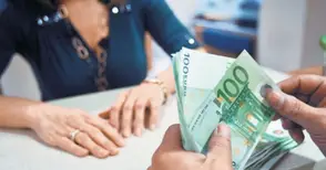 Кредитирането спада  и през 2015 година