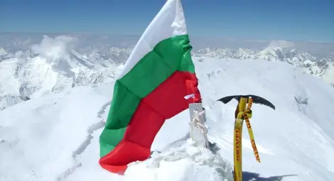 Китайски алпинисти и шерпи са открили инсулина на Боян Петров около Лагер 3