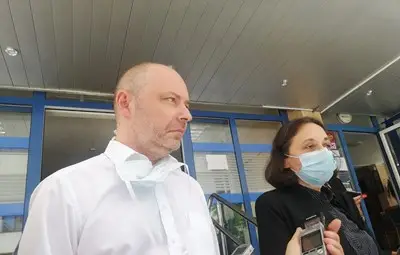 Увеличението на пътеките е с цел да може PCR тестът да бъде включен в тях, така че голяма част от пациентите, които ще бъдат хоспитализиран да минат през такъв тест, обясни зам.-председателят на лекарския съюз проф. Николай Габровски. Увеличението на пътеките е с цел да може PCR тестът да бъде включен в тях, така че голяма част от пациентите, които ще бъдат хоспитализиран да минат през такъв тест, обясни зам.-председателят на лекарския съюз проф. Николай Габровски.