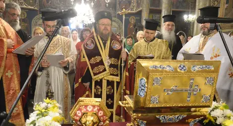 Десетки посрещнаха мощите на руски светци пред храма &bdquo;Света Троица&ldquo;