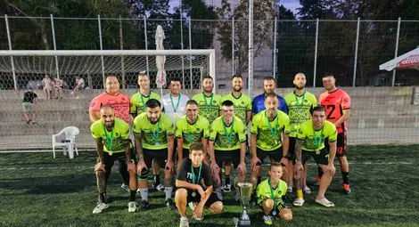 Отборът на &bdquo;Мечките&ldquo;  с купата на кмета