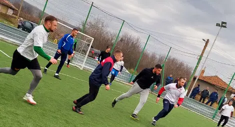 Коледен футболен турнир събра осем отбора в Долна Студена