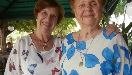 Стефка Симеонова с една от любимите си ученички - Цолка Генова.