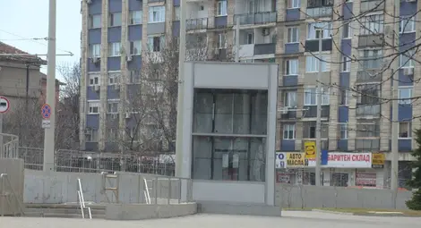 Ремонтират асансьорите  в подлеза на Кръговото