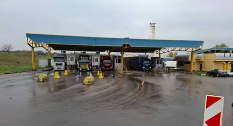 Отвориха Дунав мост и за тежкотоварния трафик