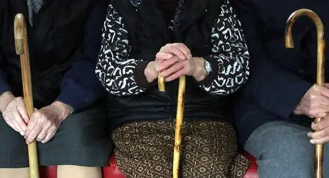 Населението продължава да застарява, трудоспособните българи са с 33 хил. души по-малко