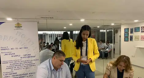 Младежи на среща с Любо Ганев - човек, когото с удоволствие биха следвали, образец за труд и дисциплина /галерия/ Младежи на среща с Любо Ганев - човек, когото с удоволствие биха следвали, образец за труд и дисциплина /галерия/