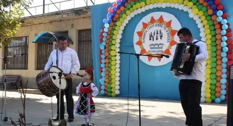 4-годишна певица откри седмия  събор &bdquo;Ценово пее и танцува&ldquo;