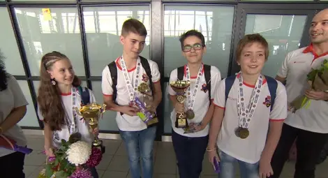 Български ученици с първо място на световно състезание по математика
