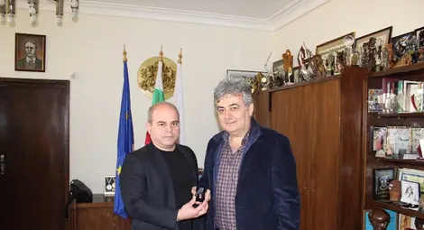 Мариан Савов със златна значка и плакет за 60-ата си годишнина