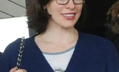 И Мила Йовович пристигна семейно в България