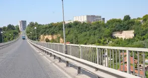 Полицаи спасиха самоубиец на Дъговия мост