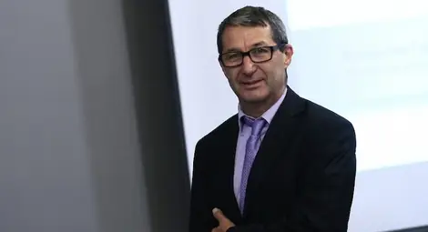 Почина Владимир Каролев