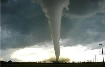 Торнадо отнесе покрива на читалище в Смядово