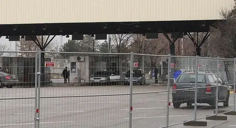 С мастика и прах за пране куфарната търговия тръгна пак