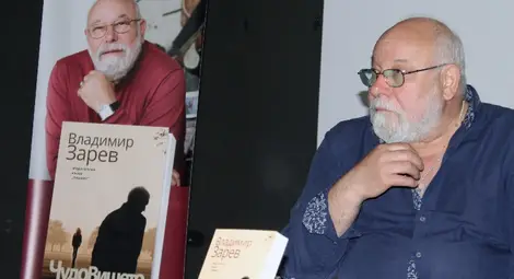 Владимир Зарев навсякъде представя лично най-новия си роман &bdquo;Чудовището&ldquo;.                                                    Снимка: Интернет