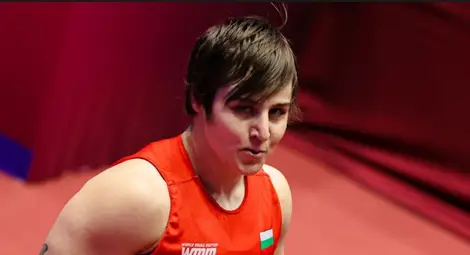 Янева с признание за боркиня номер 1 и щедра премия от неназован спонсор Янева с признание за боркиня номер 1 и щедра премия от неназован спонсор