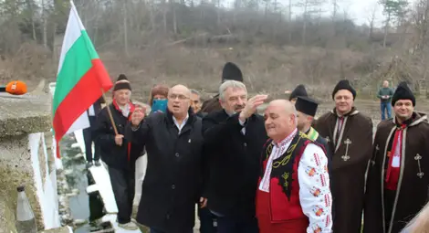 Ден след Бабинден в Черешово празнуваха и уникалния Дядовден Ден след Бабинден в Черешово празнуваха и уникалния Дядовден