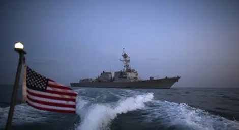 Американски миноносец плава към Черно море