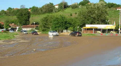 Басарбово и Средна кула пострадаха най-много в снощната бура /галерия/