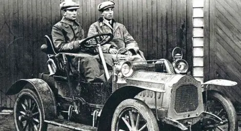 Това дървено Рено ли е най-старата кола в България