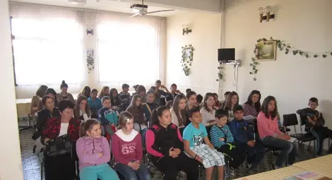 Седмокласничка с първо място в поетичен конкурс в Ценово