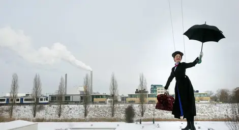 Британска гувернантка смени името си на Мери Попинс