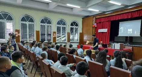 Час по вълшебство убеди учениците от СУ "Йордан Йовков"-Русе - знанието е магия /галерия/