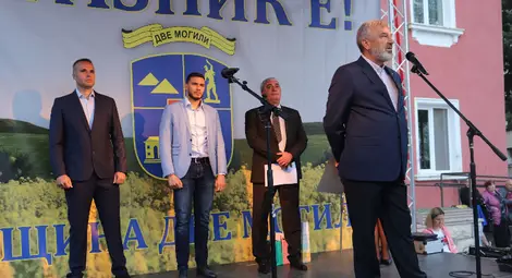 Кметът Божидар Борисов на празника на Две могили: Историята започва от едно от малко село, но вече 55 години сме град. Всичко това е станало благодарение на хората тук