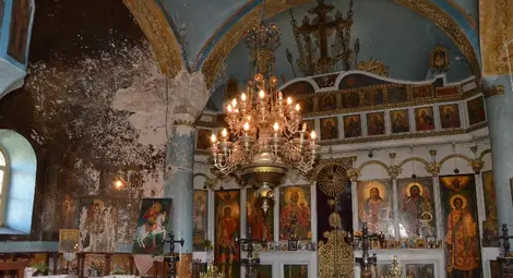 Ремонтират три храма с европейски средства