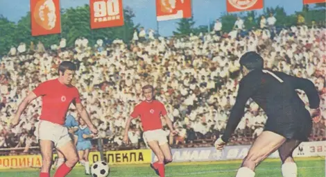 Легендарният вратар на "Дунав" Любен Марков бе отличен от Община Русе за своята 80-годишнина Легендарният вратар на "Дунав" Любен Марков бе отличен от Община Русе за своята 80-годишнина