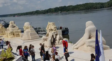 Пясъчните скулптури оживяха за час на кея