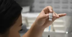 „Канев“ имунизира днес без записване, „Медика“ изследва с PCR и през уикенда