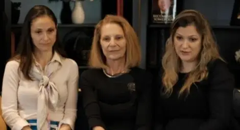 Диди Канев с дъщерите си Кристина и Ана-Мария.  Снимка: Стоп кадър бТВ