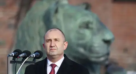 Президентът Радев: Ще бдя страната да не се отклони от пътя