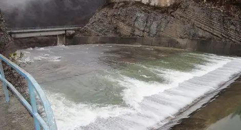 Язовир "Тича" прелива с 12,1 кубически метра в секунда /галерия/