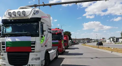 Превозвачи: Опашките на Дунав мост са своеобразна хуманитарна криза Превозвачи: Опашките на Дунав мост са своеобразна хуманитарна криза