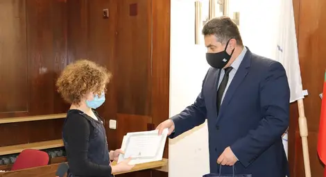 Областният управител Галин Григоров награди победителите в литературен конкурс на Военния клуб в Русе